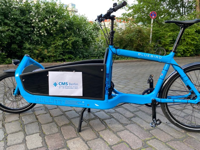 Die neue Zeit in der »Stadt, die immer wird und nie ist«, schafft mit Pop-Up-Radwegen neue Möglichkeiten für den Transport – auch für die #CMS Berlin 21. Die neue Zeit in der »Stadt, die immer wird und nie ist«, schafft mit Pop-Up-Radwegen neue Möglichkeiten für den Transport – auch für die #CMS Berlin 21.